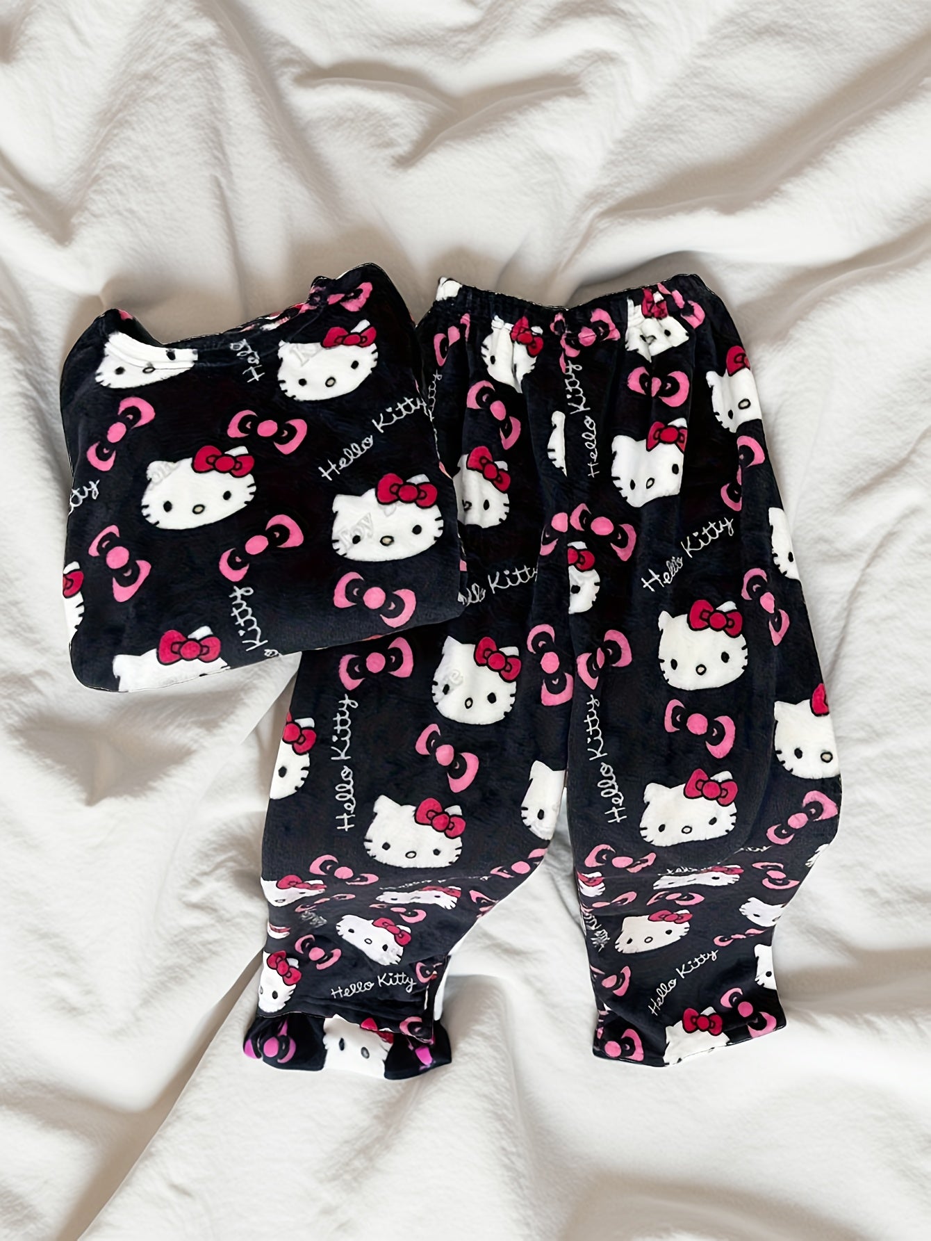 Hello Kitty Loungewear Set – Cozy Cartoon Pajamas for Women