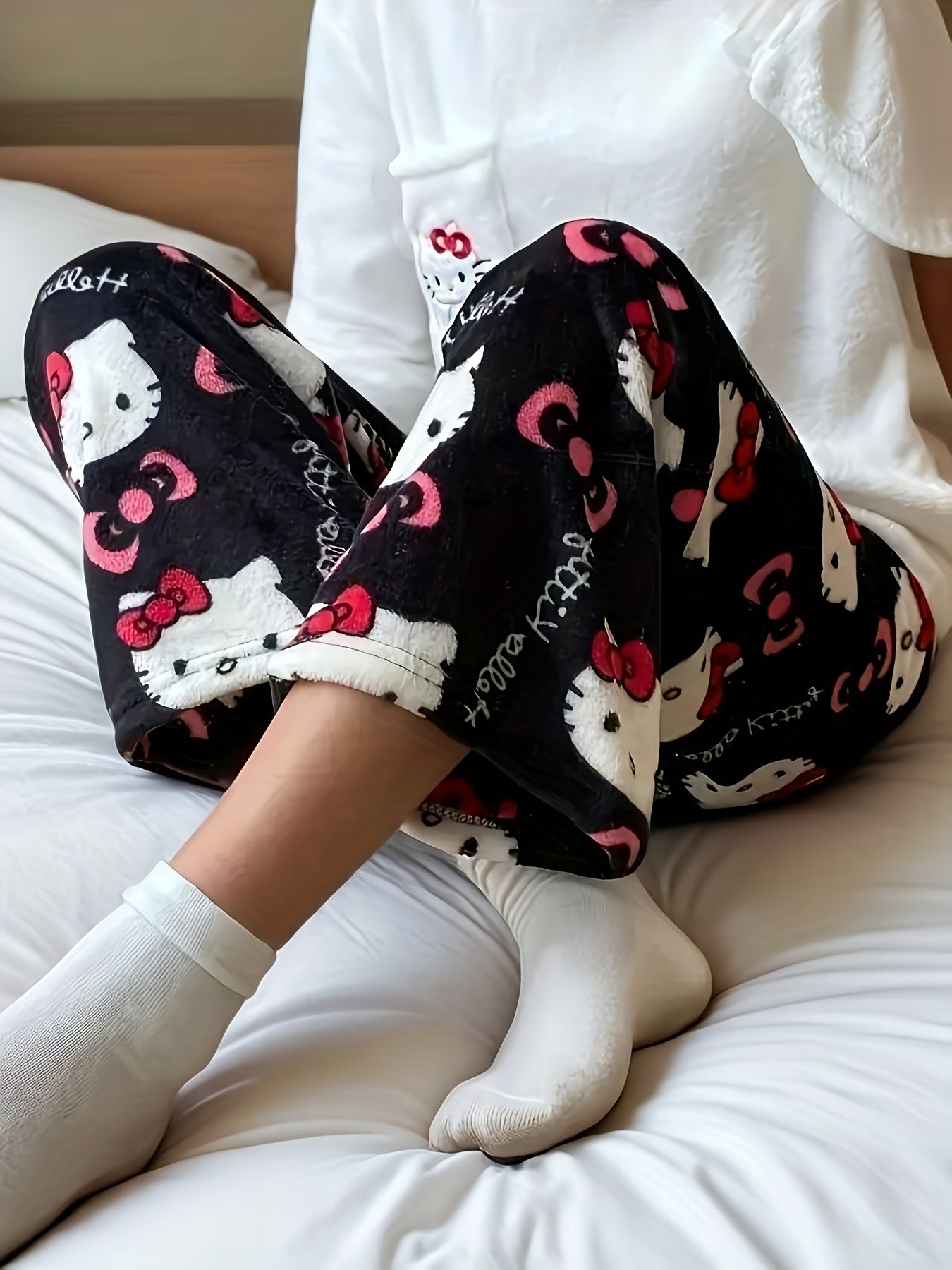 Hello Kitty Plush Pajama Pants – Cozy Cartoon Lounge Bottoms for Women&Men