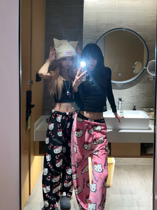 Hello Kitty Plush Pajama Pants – Cozy Cartoon Lounge Bottoms for Women&Men