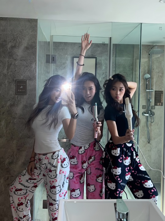 Hello Kitty Plush Pajama Pants – Cozy Cartoon Lounge Bottoms for Women&Men