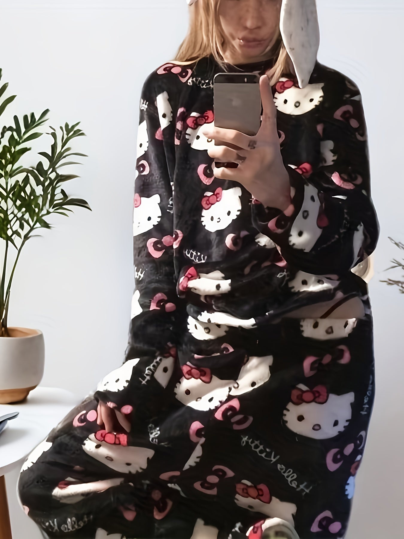 Hello Kitty Loungewear Set – Cozy Cartoon Pajamas for Women