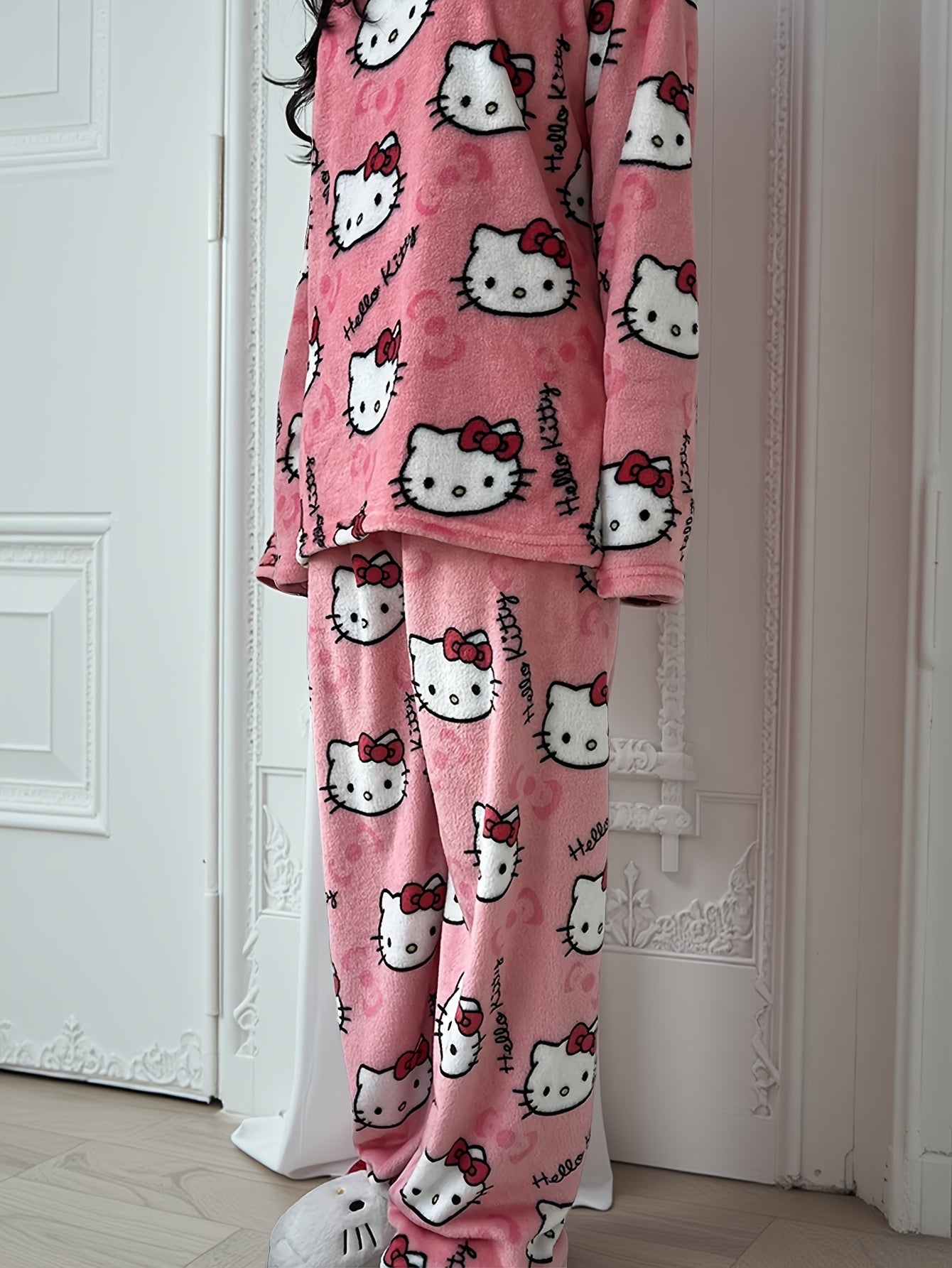 Hello Kitty Loungewear Set – Cozy Cartoon Pajamas for Women