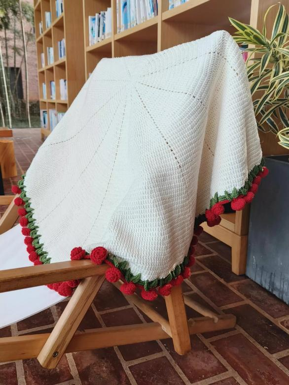 Romantic Rose Bouquet Blanket – Handmade Love Gift for Couples & Valentines