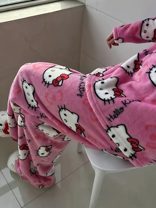 Hello Kitty Loungewear Set – Cozy Cartoon Pajamas for Women